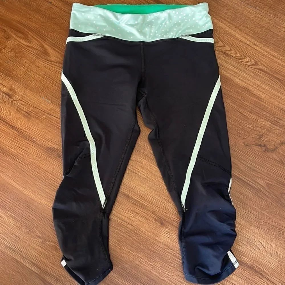 Lululemon Fresh Teal Dot Black RUN PACE CROP